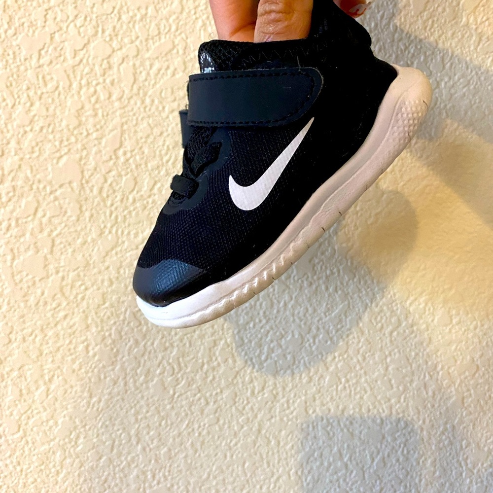Nike sneaker toddler size 6